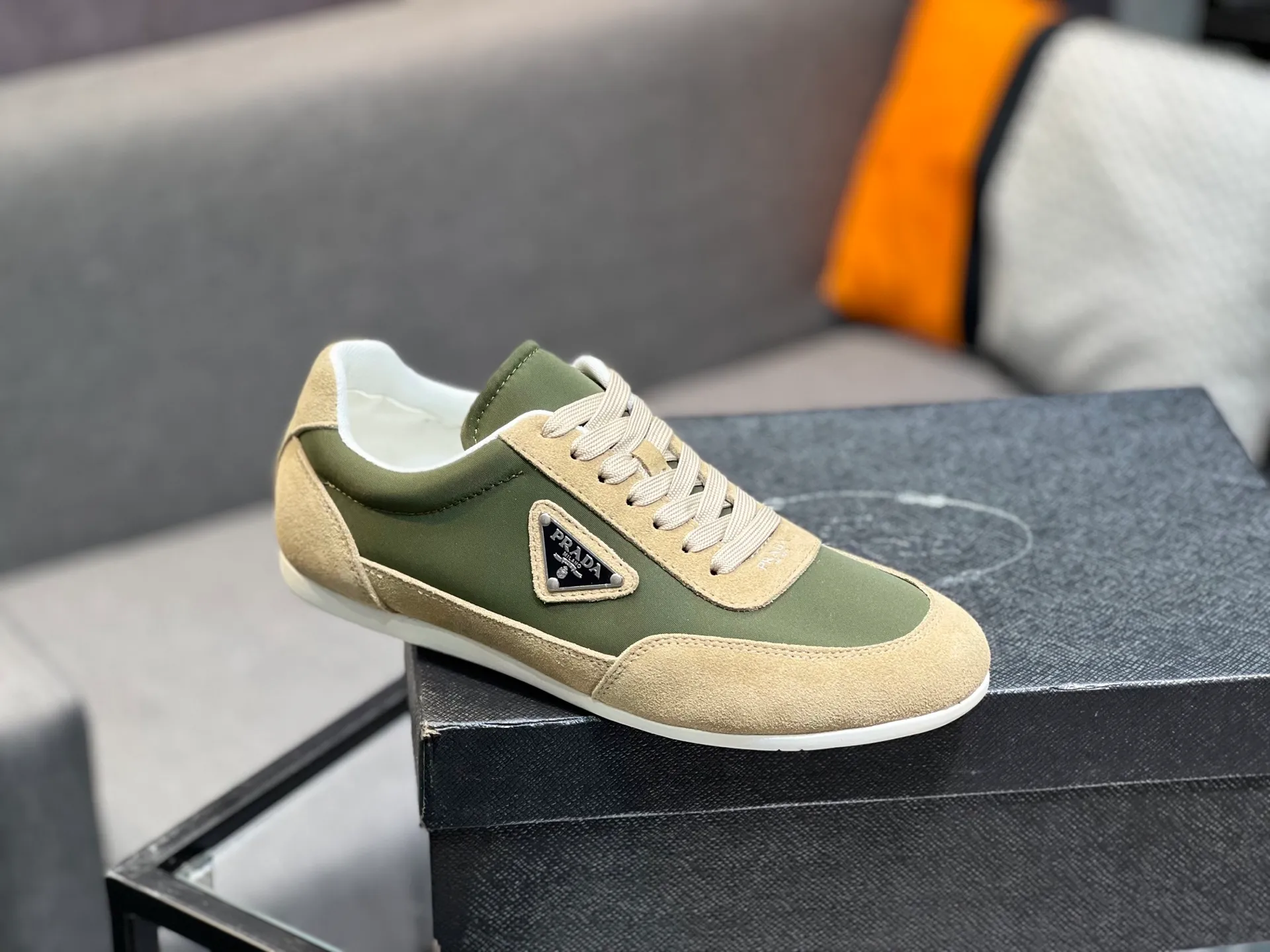 Men's shoes 💰440 PRADA (Prada) uses original cow suede, genuine leather lining, original foam wear-resistant soft outsole, casual sports version, young fashion, European and American trend, British style, actual picture color. Standard code: Men’s size 38/44 (45 can be customized)